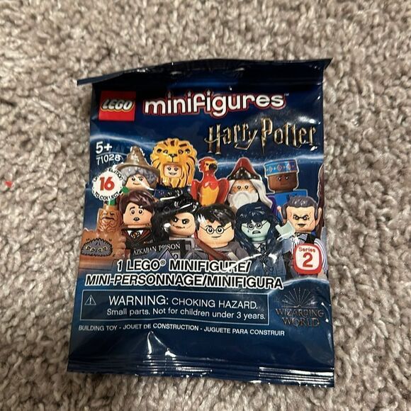 Lego 17 total includes poly bags, foil, paper,mini figs see details in pictures - Picture 7 of 15
